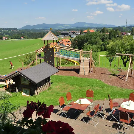 Hotel-gasthof Am Riedl Pensión 3*